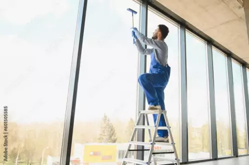 What's Included in Our Commercial Window Cleaning Service?